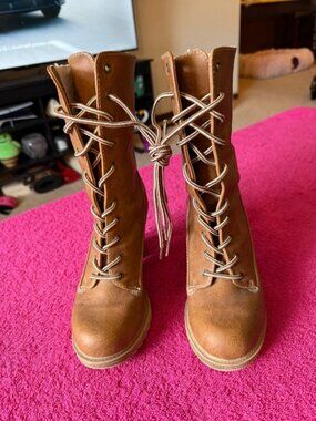 Mudd chunky heel brown Sherpa lined boots